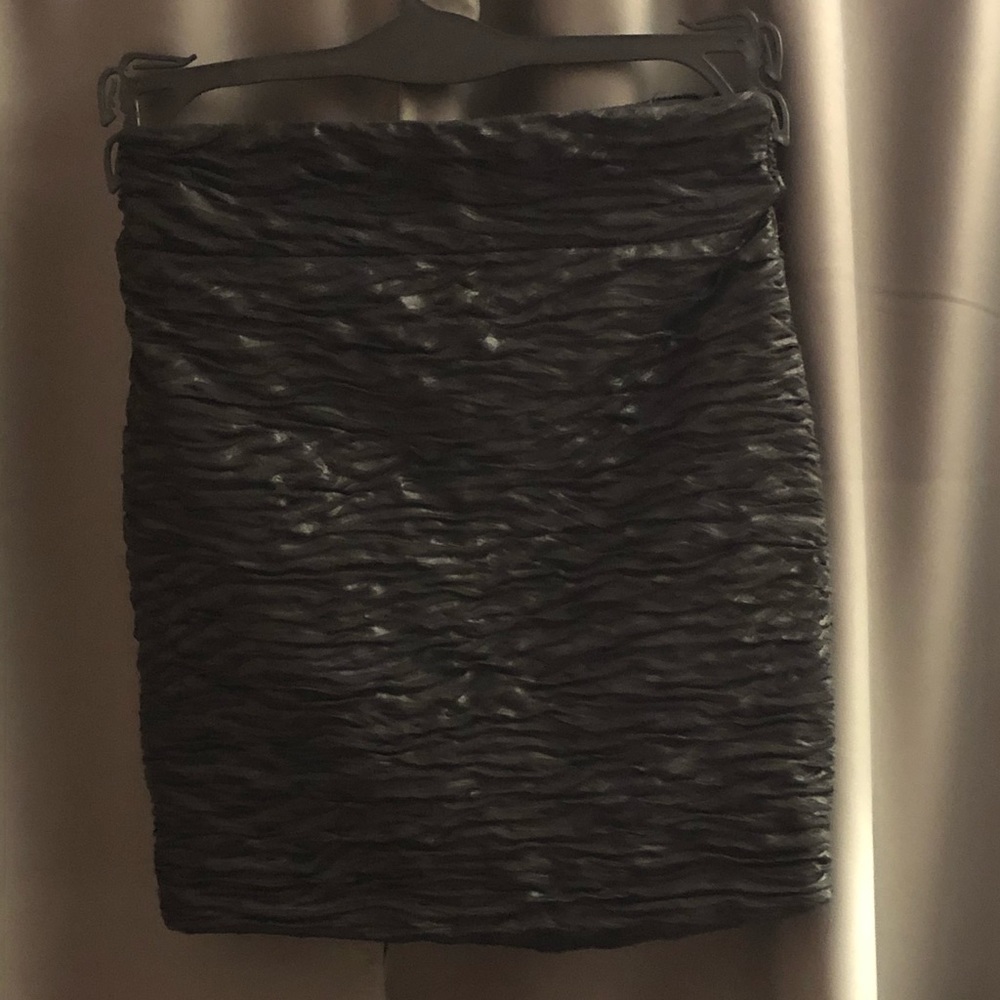 Black textured mini skirt